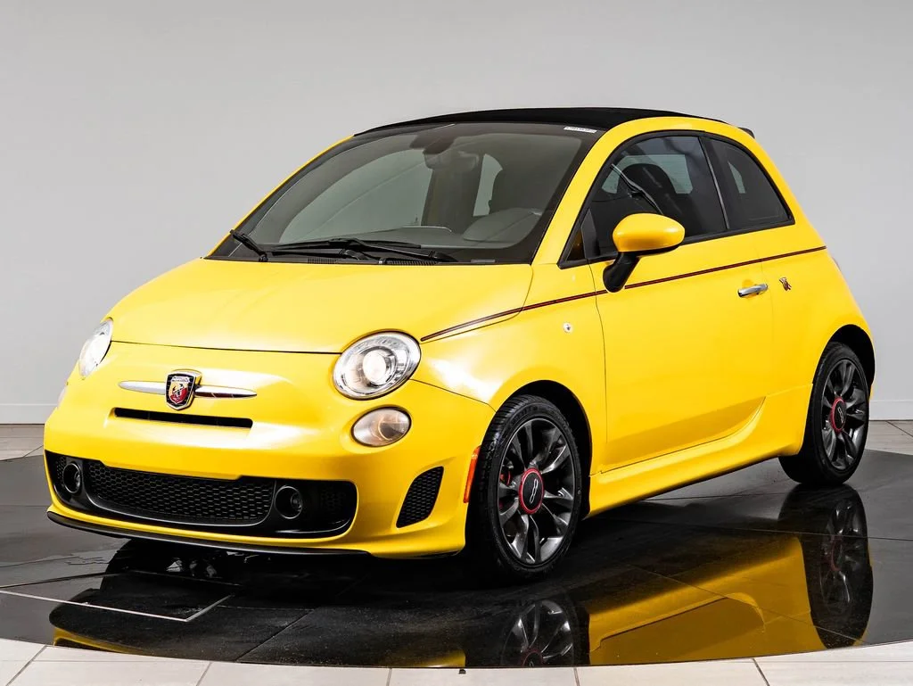 Used 2017 Giallo Moderna Perla (Pearl Yellow Tri-Coat) FIAT Abarth image 1