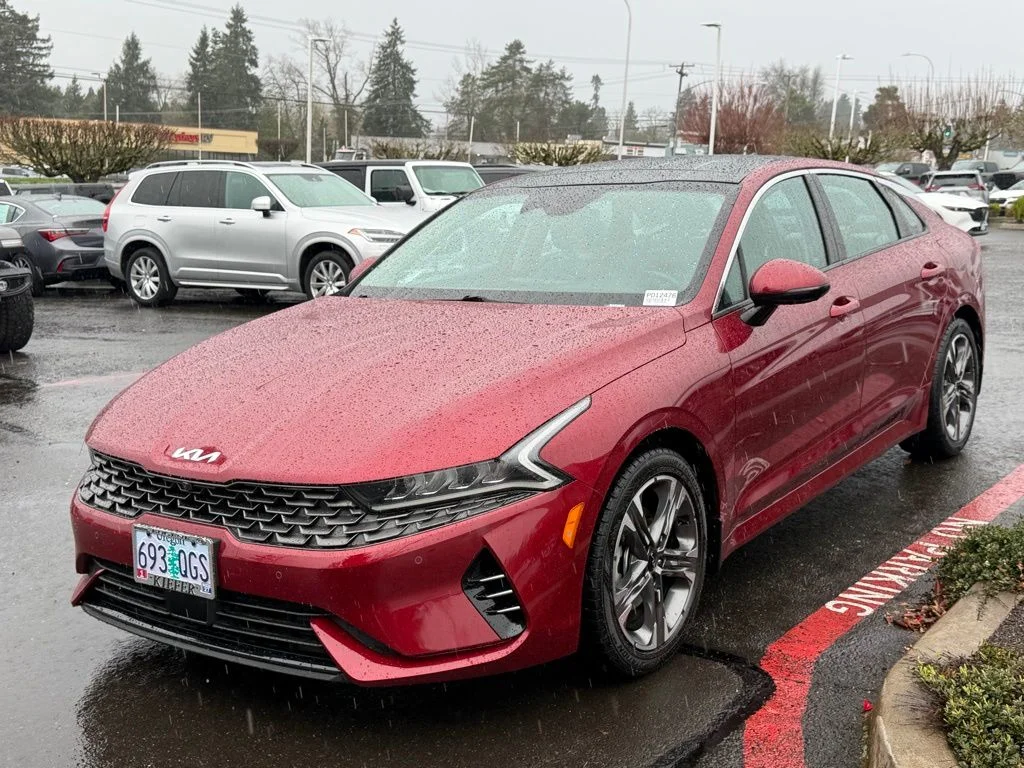 Used 2022 Passion Red Kia EX image 4