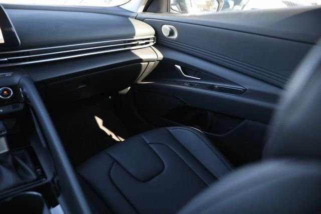 2025 Hyundai Elantra Limited - Photo 30