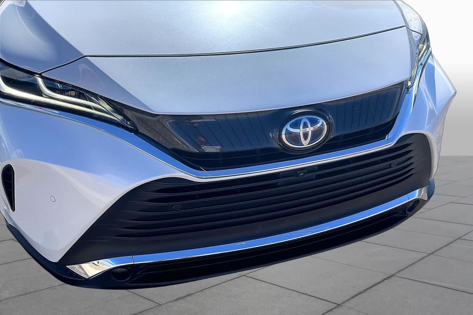 Used 2023 Wind Chill Pearl Toyota Limited image 31
