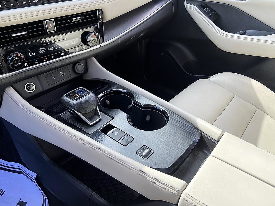 Used 2021 Caspian Blue Metallic Nissan SL image 13