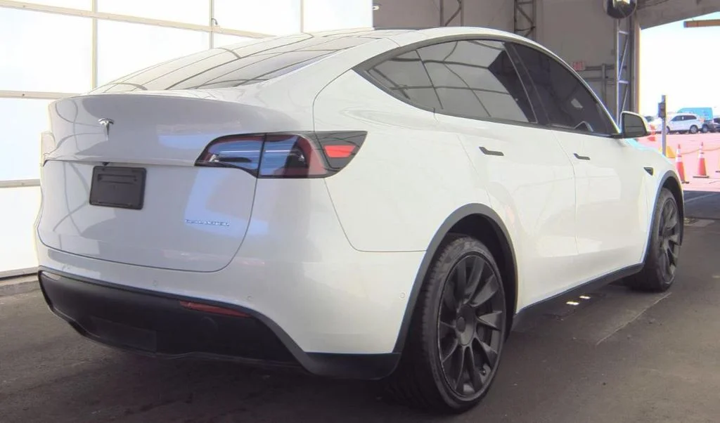Used 2021 White Tesla Long Range image 3