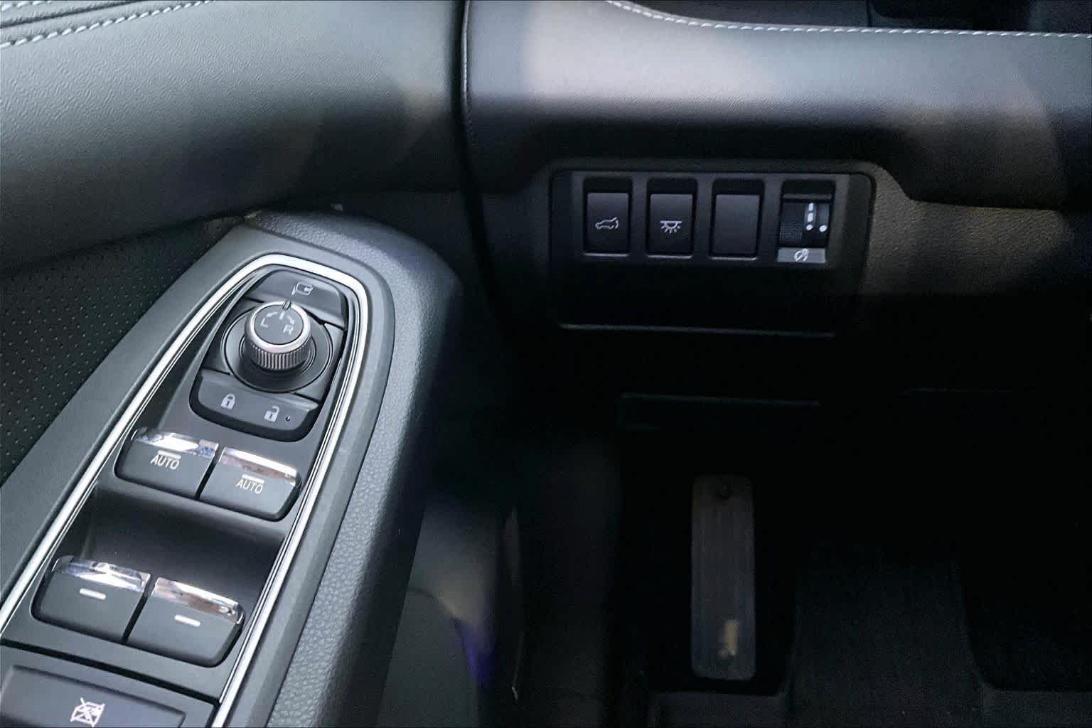 Used 2024 Crystal White Pearl Subaru Touring image 33