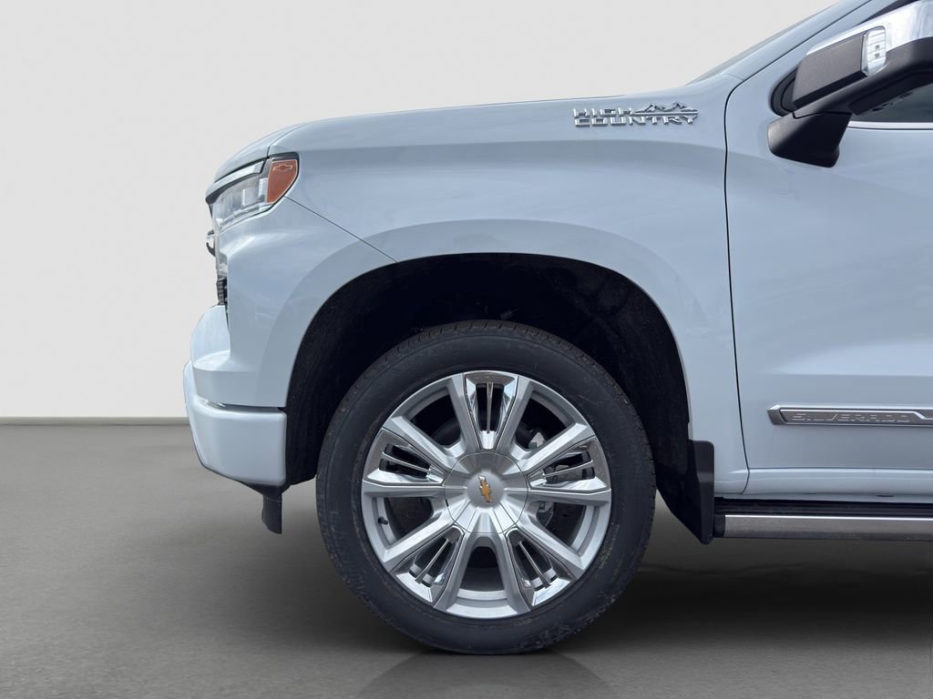 New 2026 Polar White Tricoat Chevrolet High Country image 16
