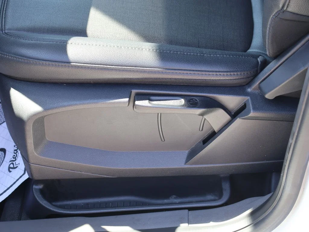 Used 2020 White Ford XL image 19