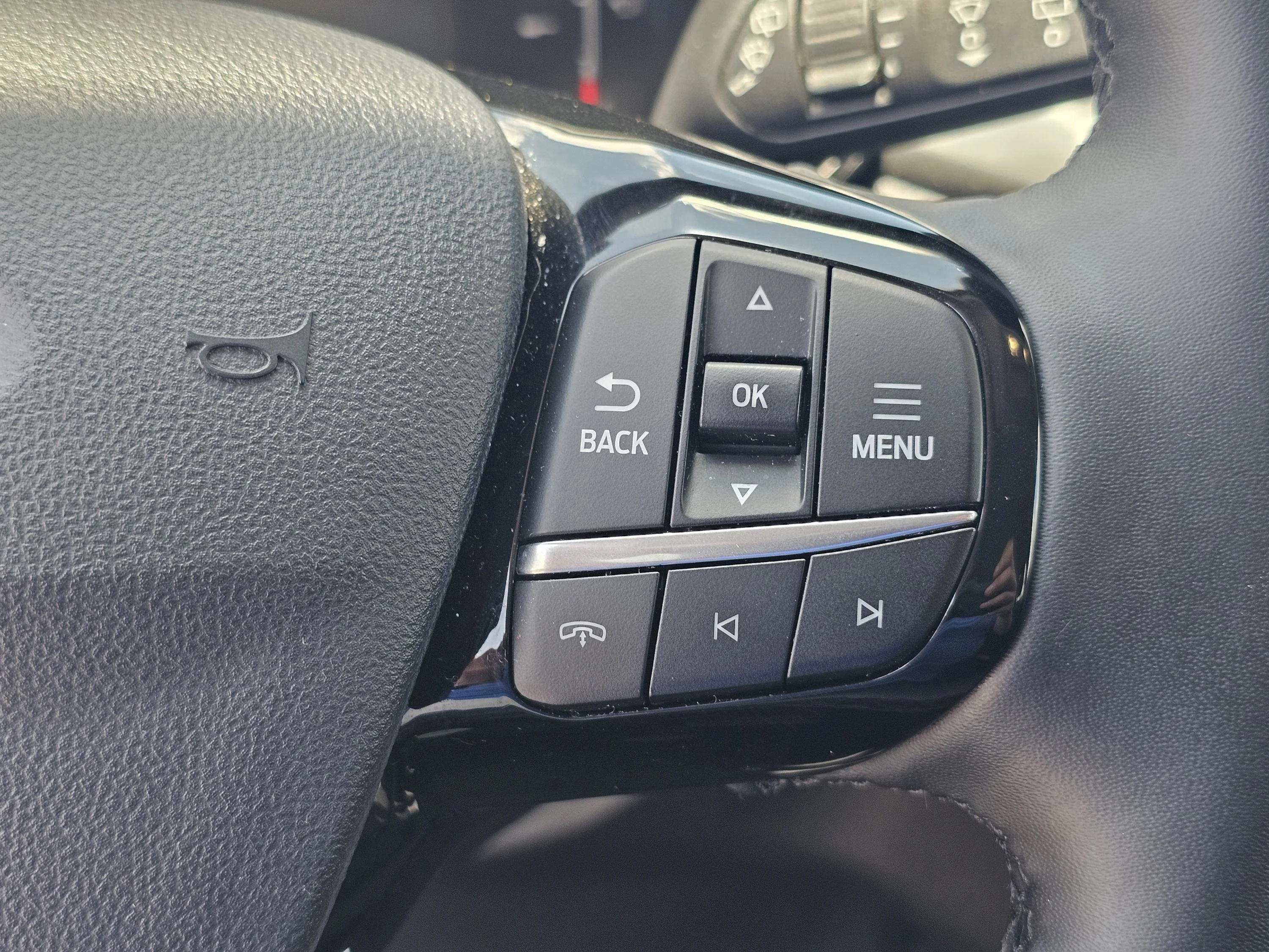 Used 2025 Agate Black Metallic Ford Active image 22