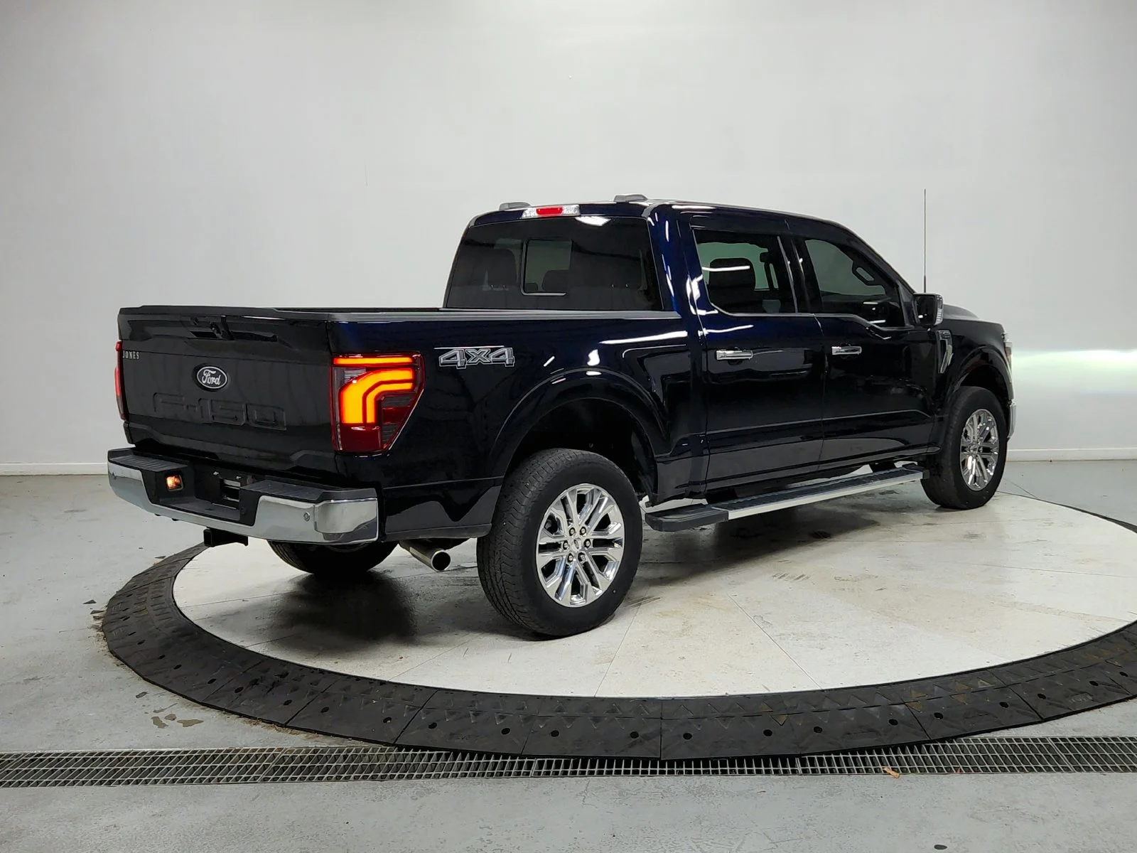 Used 2025 Blue Ford Lariat image 8