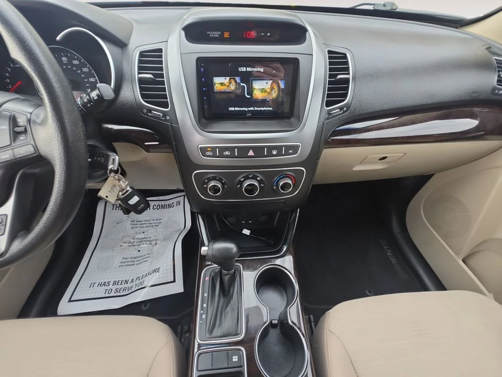 Used 2015 White Kia LX image 11