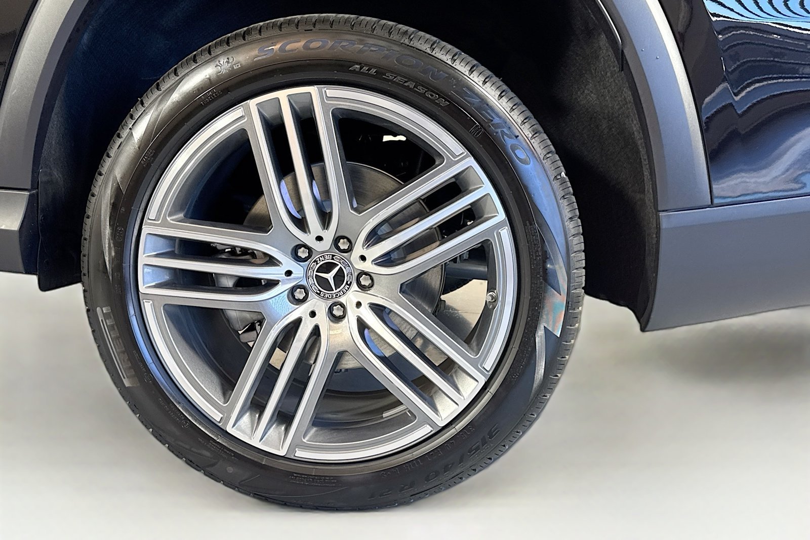 New 2026 Obsidian Black Metallic Mercedes-Benz GLS 450 image 29