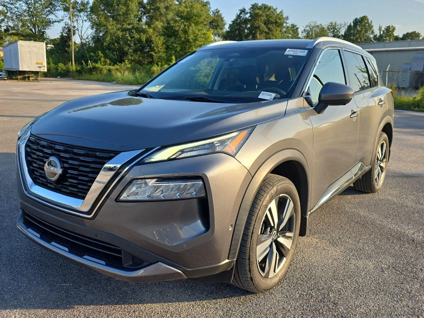 Used 2023 Gun Metallic Nissan SL image 10