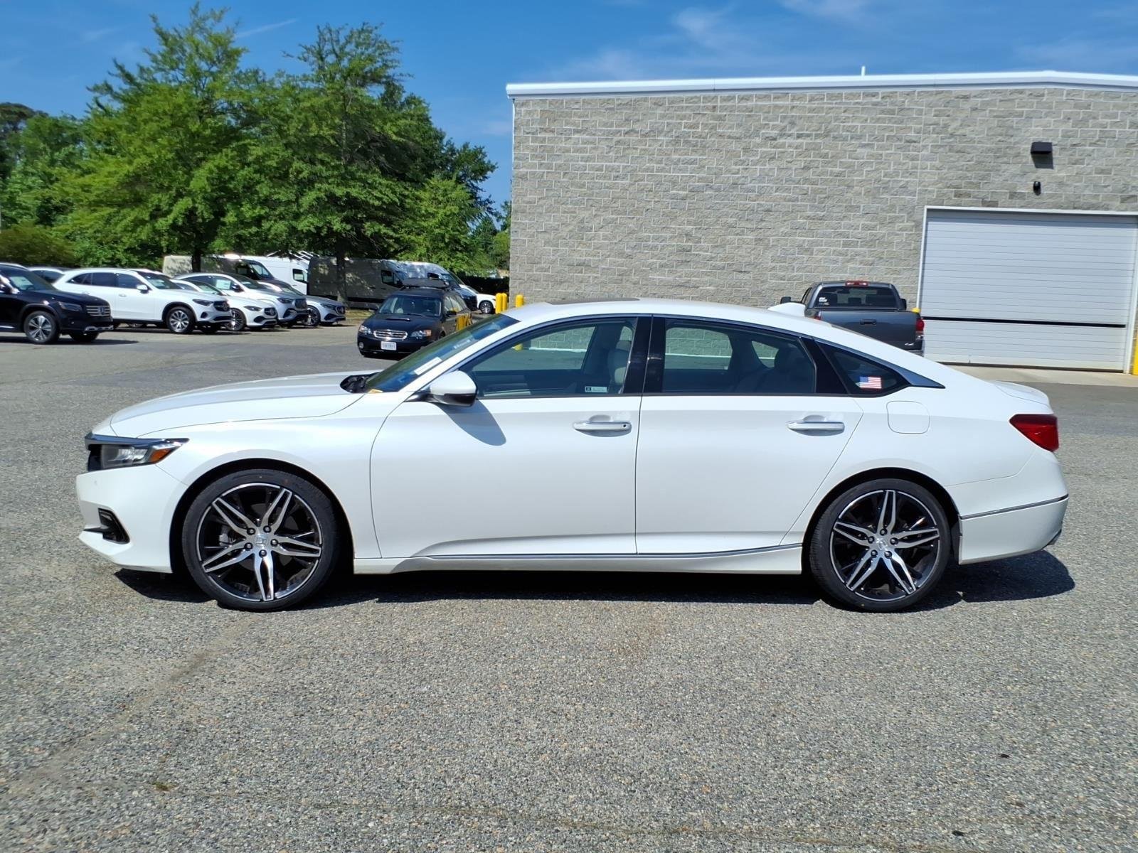 Used 2021 Platinum White Pearl Honda Touring image 3