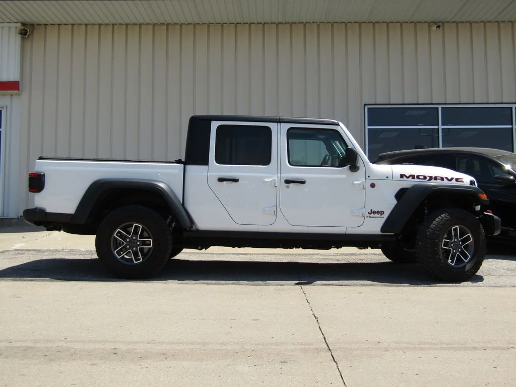 Used 2024 White Jeep Mojave image 2