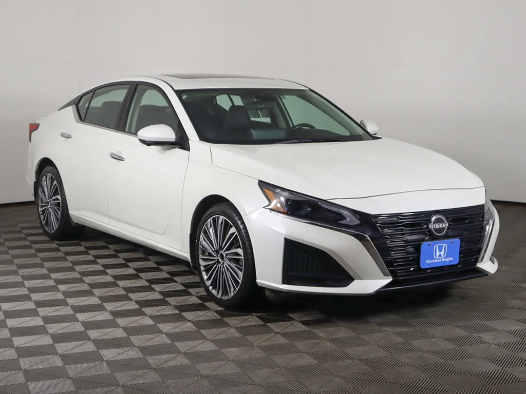 Used 2023 Pearl White Nissan 2.5 SL image 53