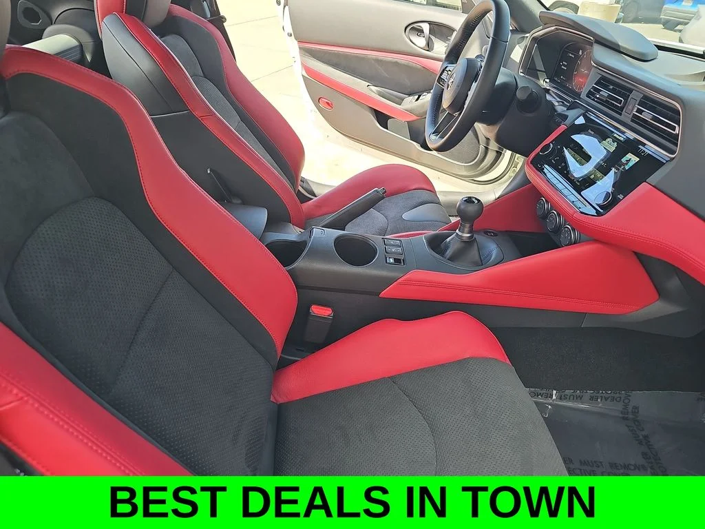 Used 2025 White Nissan Performance image 10