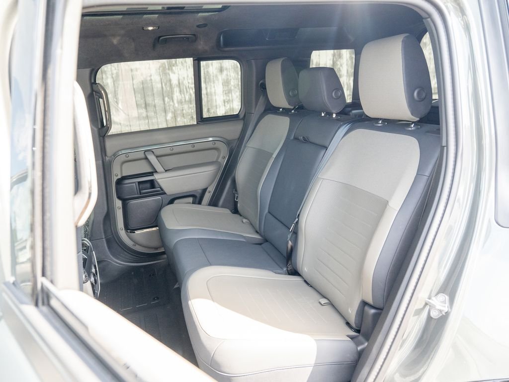 2025 Land Rover Defender Octa Edition One - Photo 35