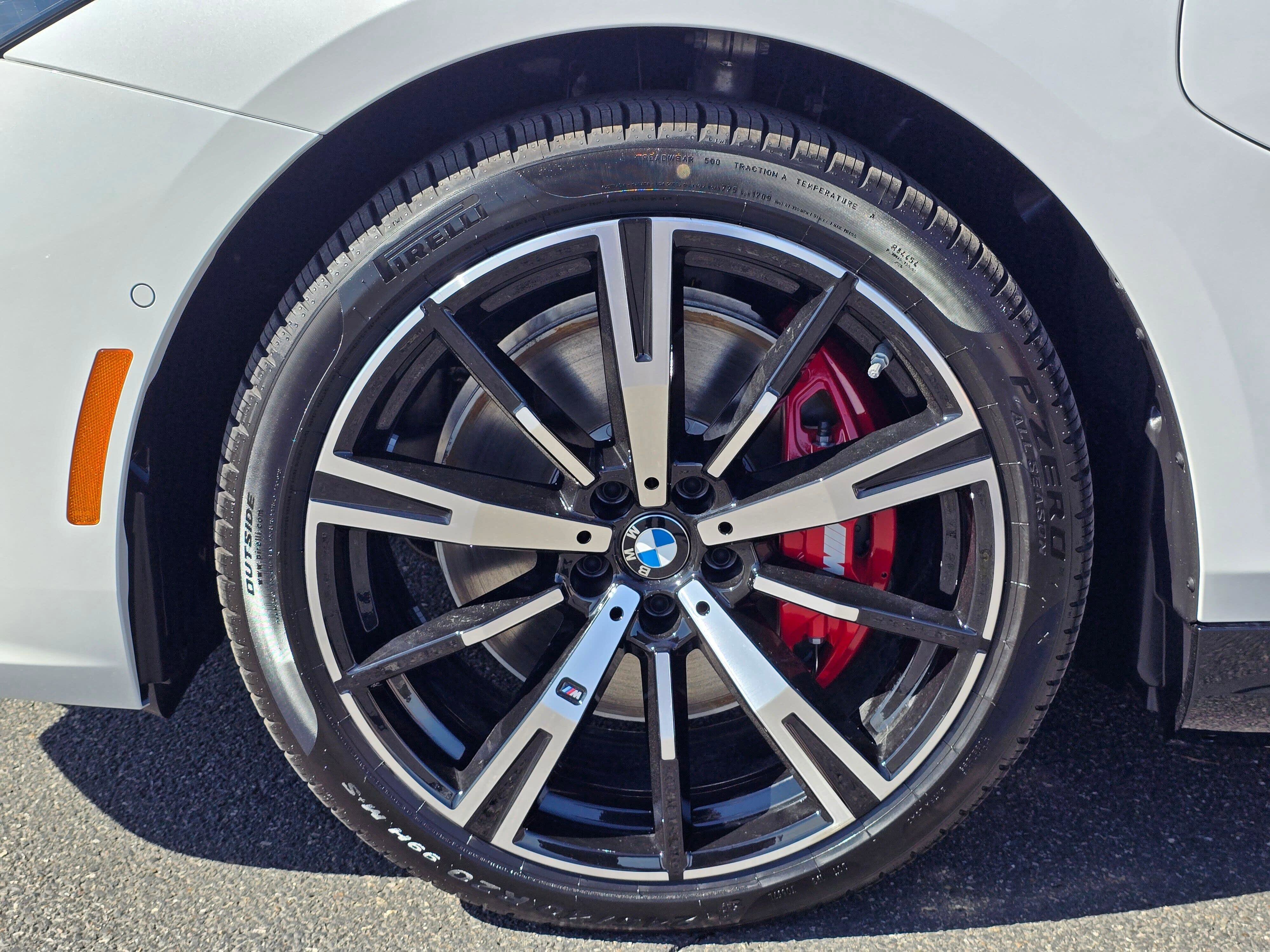 2026 BMW 5 Series 550e - Photo 8