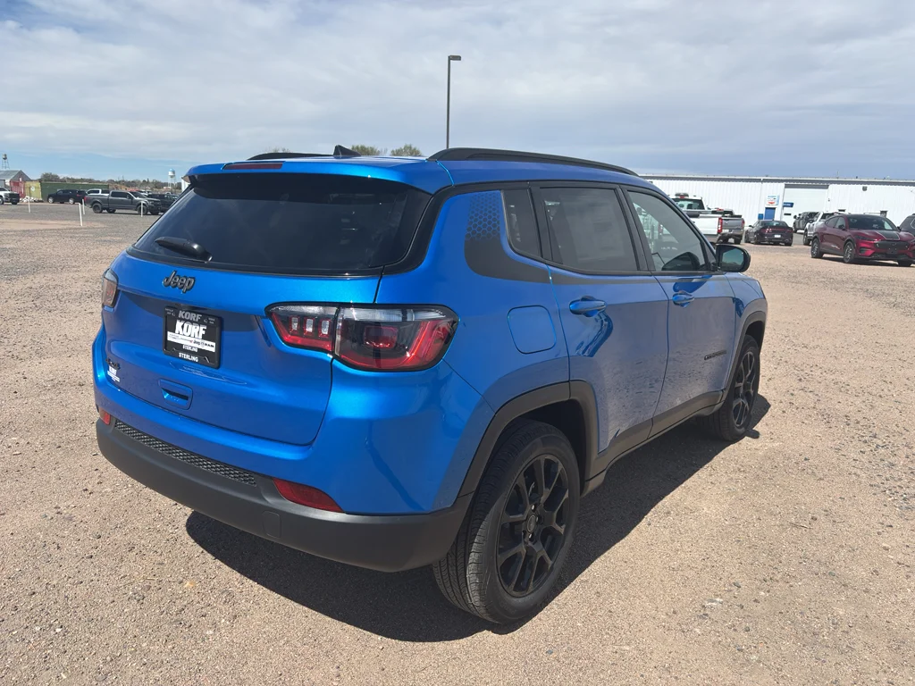 New 2026 Hydro Blue Pearl-Coat Exterior Paint Jeep Latitude Altitude image 5