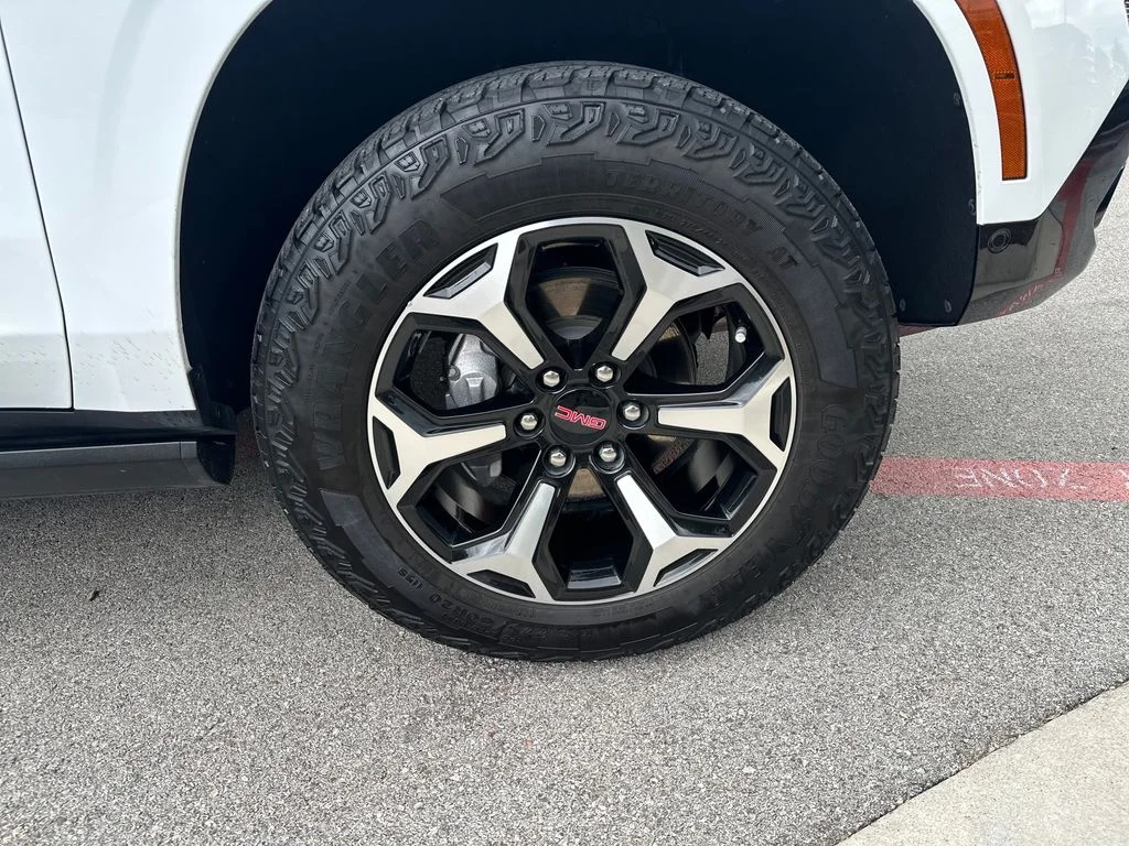 Used 2025 White GMC AT4 image 15