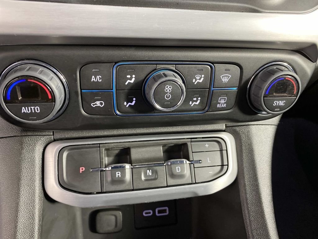 Used 2023 White GMC SLE image 23