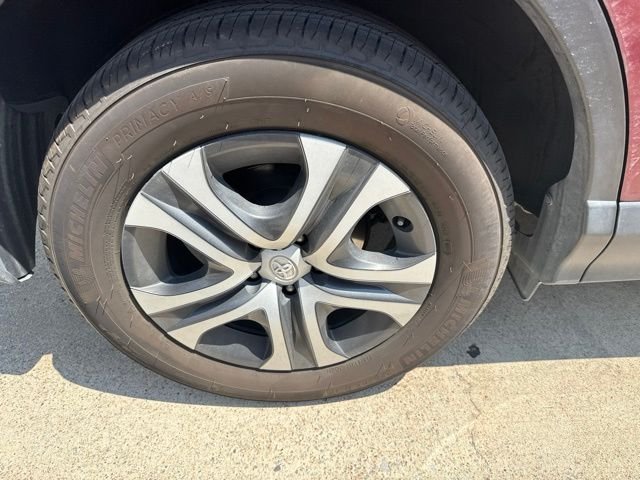 Used 2018 Blue Toyota LE image 17