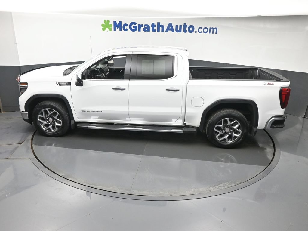Used 2023 White GMC SLT image 24
