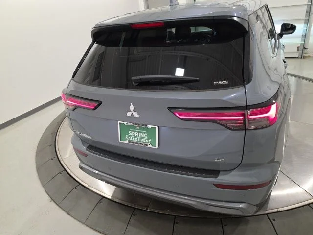 New 2026 Moonstone Gray Metallic Mitsubishi SE S-AWC image 5