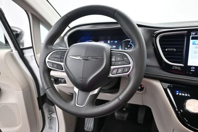 Used 2024 Bright White Clea Chrysler Hybrid Select image 15