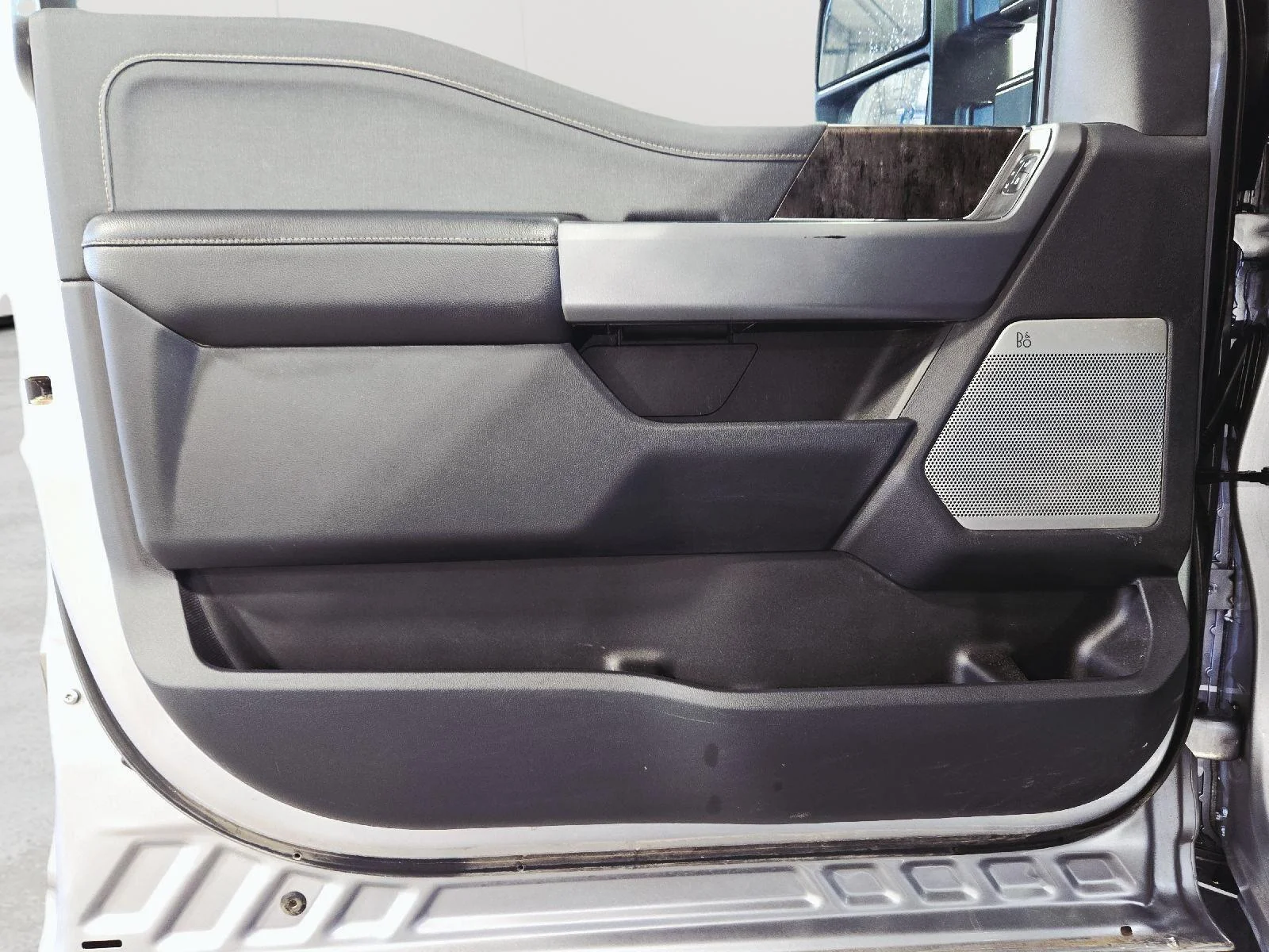 Used 2024 Iconic Silver Ford LARIAT image 22