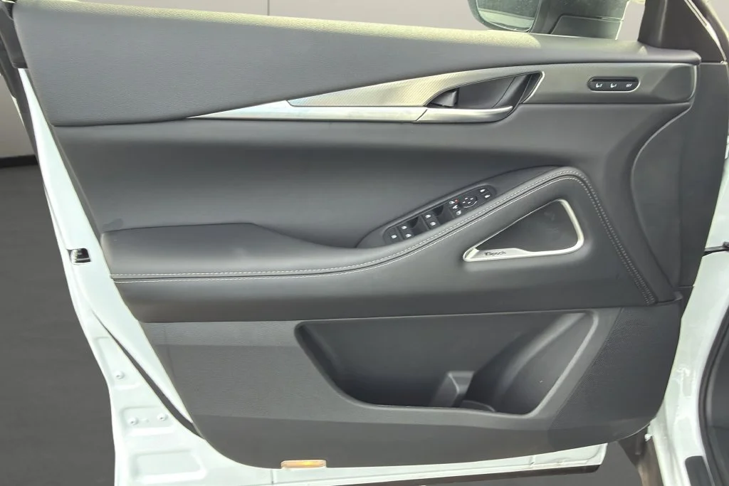 New 2027 RADIANT WHITE INFINITI Luxe FWD image 13