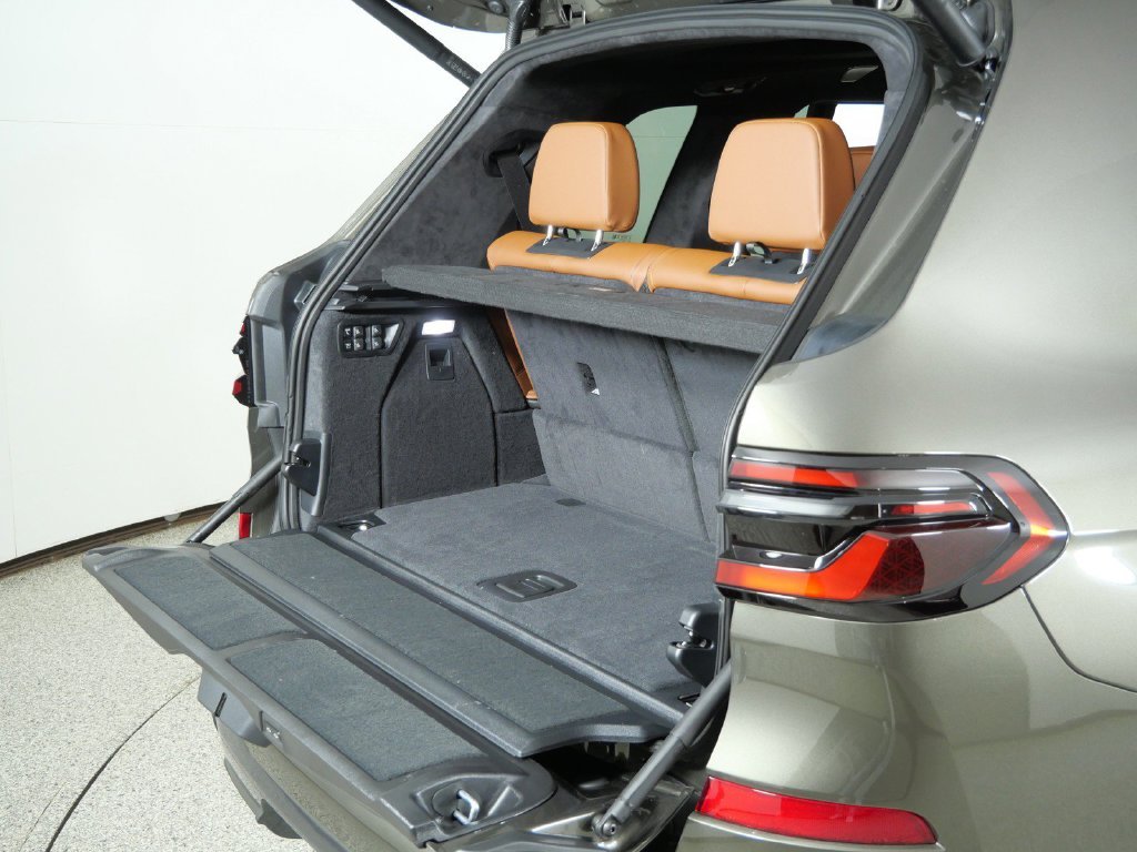 New 2027 Manhattan Green Metallic BMW xDrive40i image 30