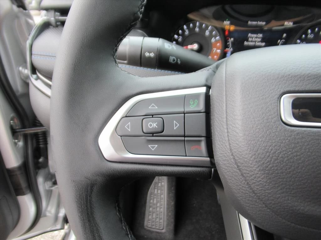 New 2026 Silver Zynith Metallic Clearcoat Jeep Latitude image 18