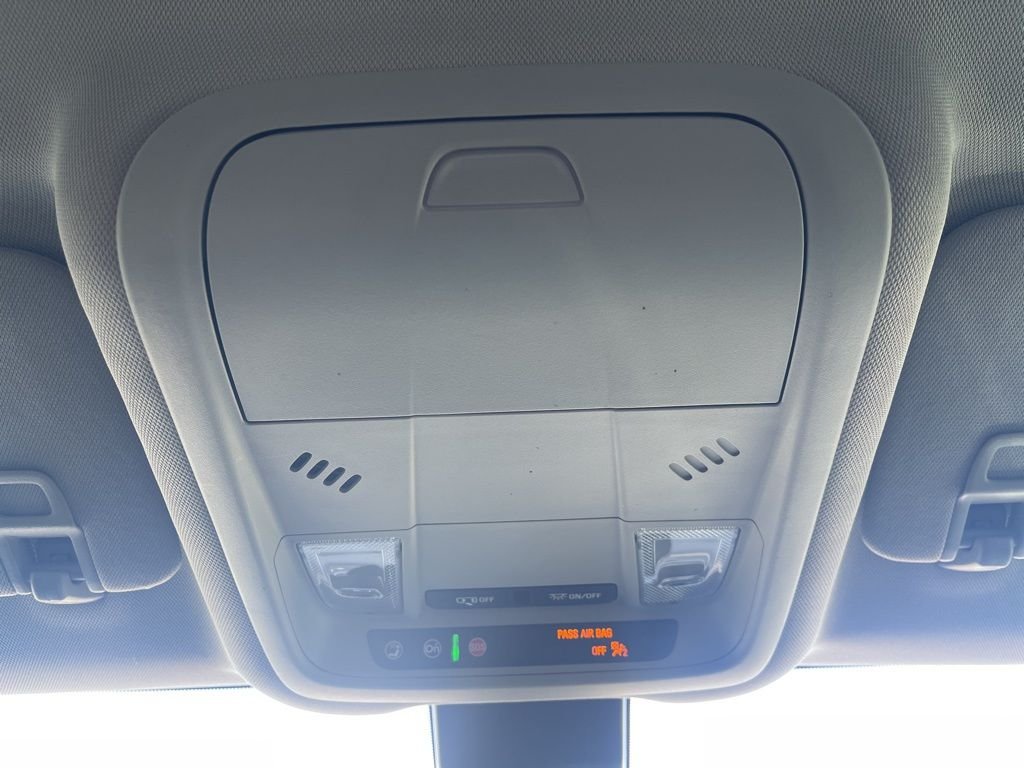 Used 2022 Gray Chevrolet LT image 27