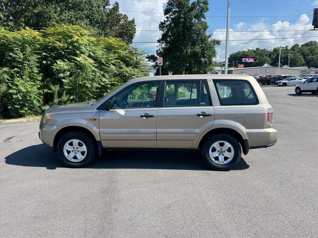 Used 2006 Honda Pilot LX with VIN 5FNYF28146B044622 for sale in Johnson City, TN