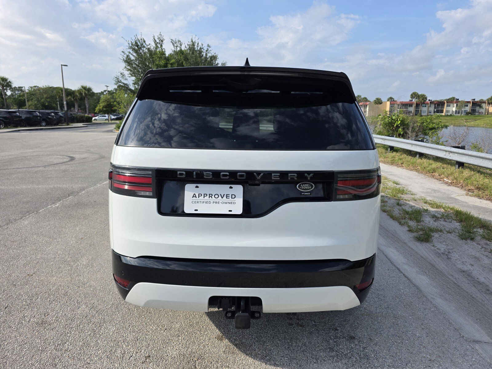 Certified Used 2022 Fuji White Land Rover HSE R-Dynamic image 6