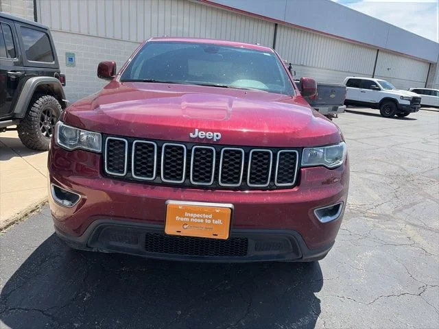 Used 2018 Velvet Red Pearlcoat Jeep Laredo image 9