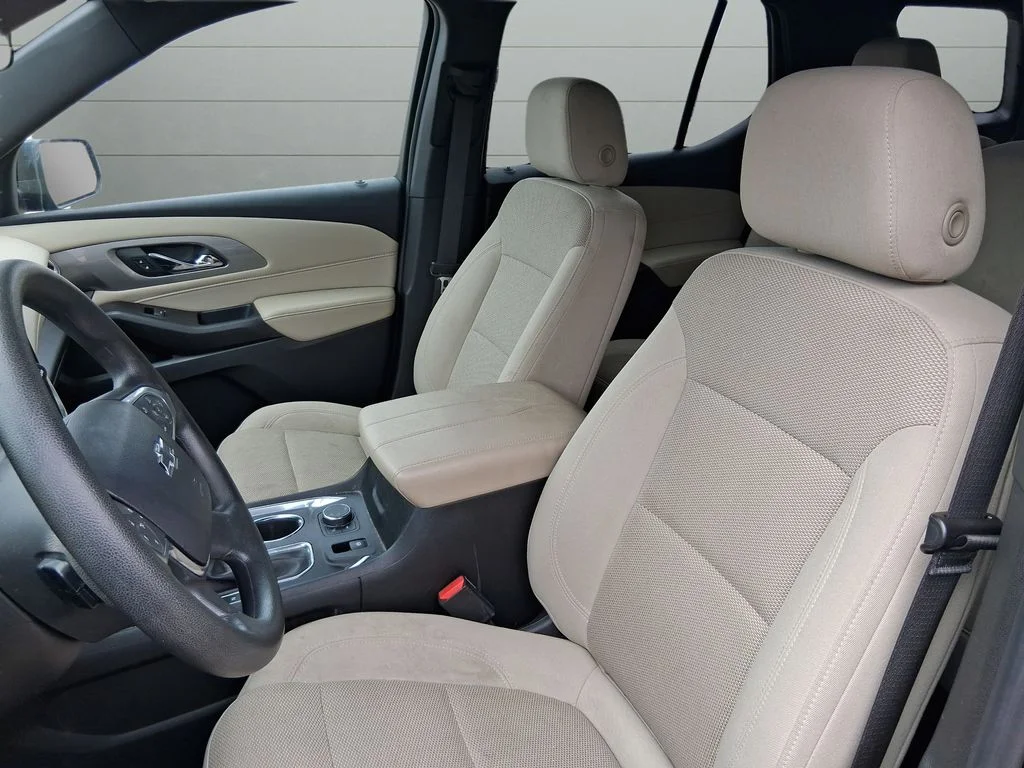 Used 2022 Black Chevrolet LS image 17