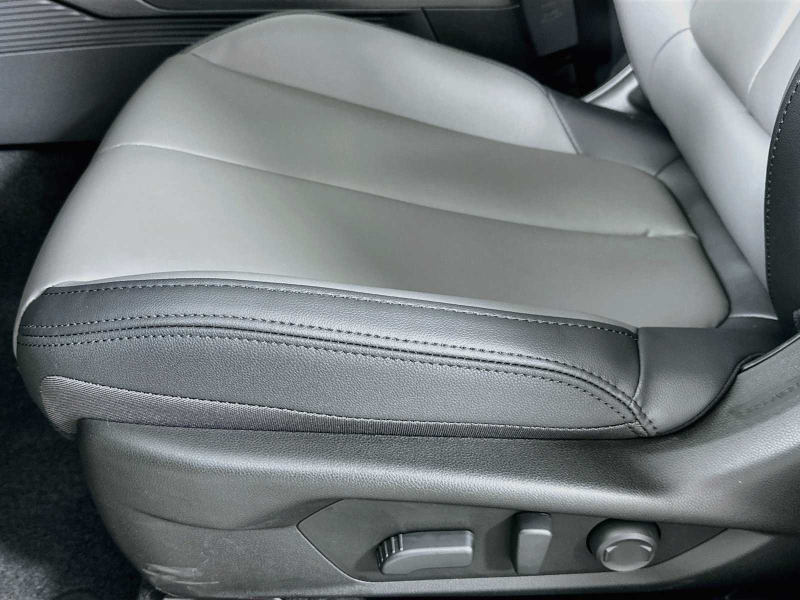 New 2026 CRYSTAL WHITE PEARL Subaru Premium image 18