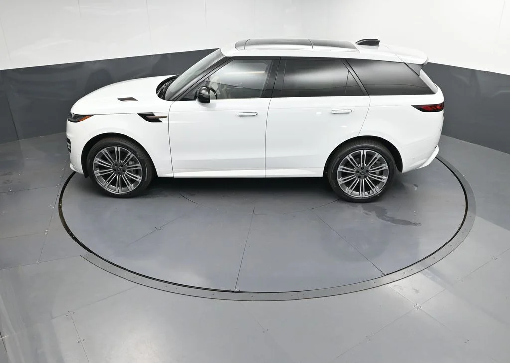 Certified Used 2025 White Land Rover Dynamic SE image 31