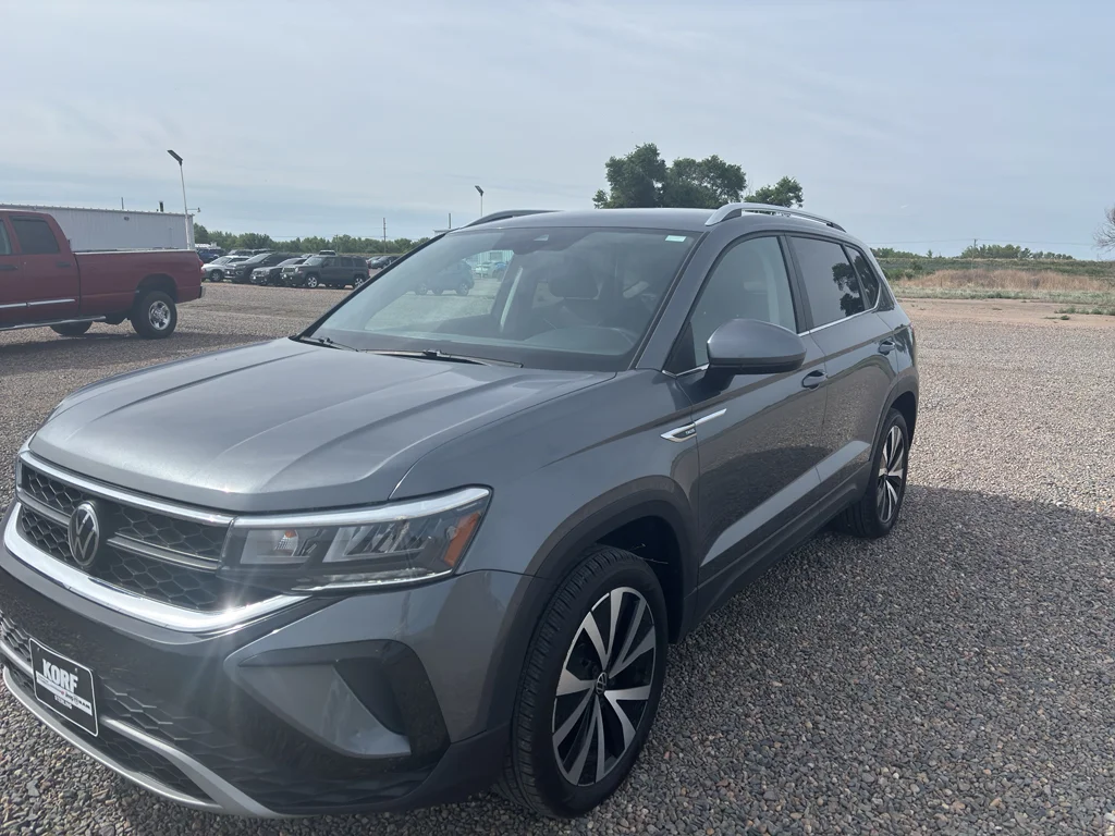 Used 2023 Gray Volkswagen SE image 8