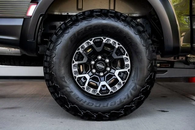 Used 2025 Shelter Green Ford Raptor image 16