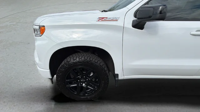 Used 2024 White Chevrolet RST image 38