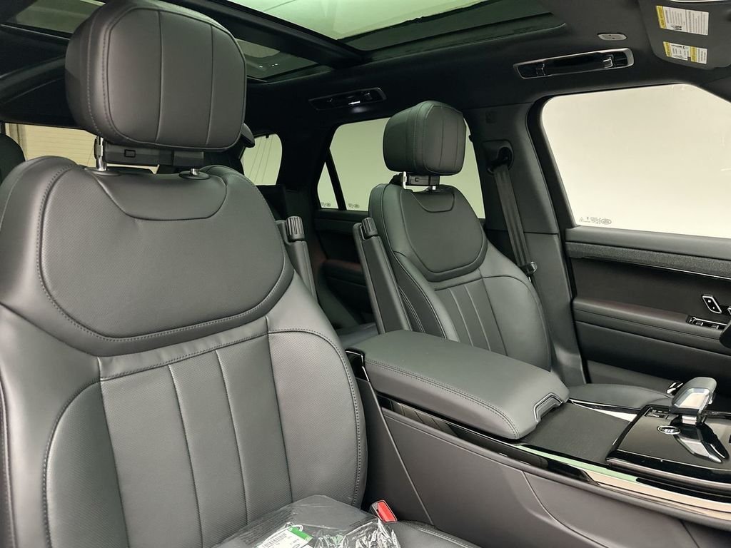 New 2026 Borasco Grey LAND ROVER Dynamic SE image 6