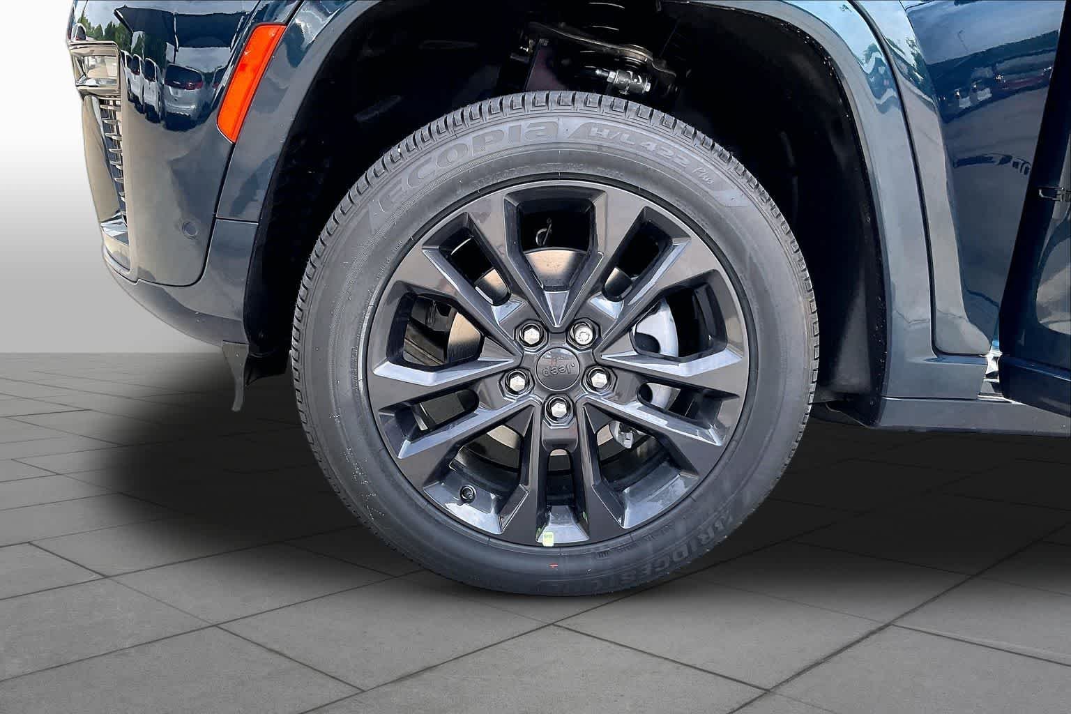 New 2026 Fathom Blue Pearl-Coat Exterior Paint Jeep Limited Reserve image 11