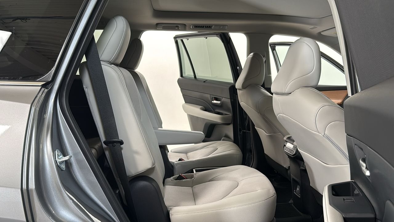 Certified Used 2026  Toyota Platinum image 40
