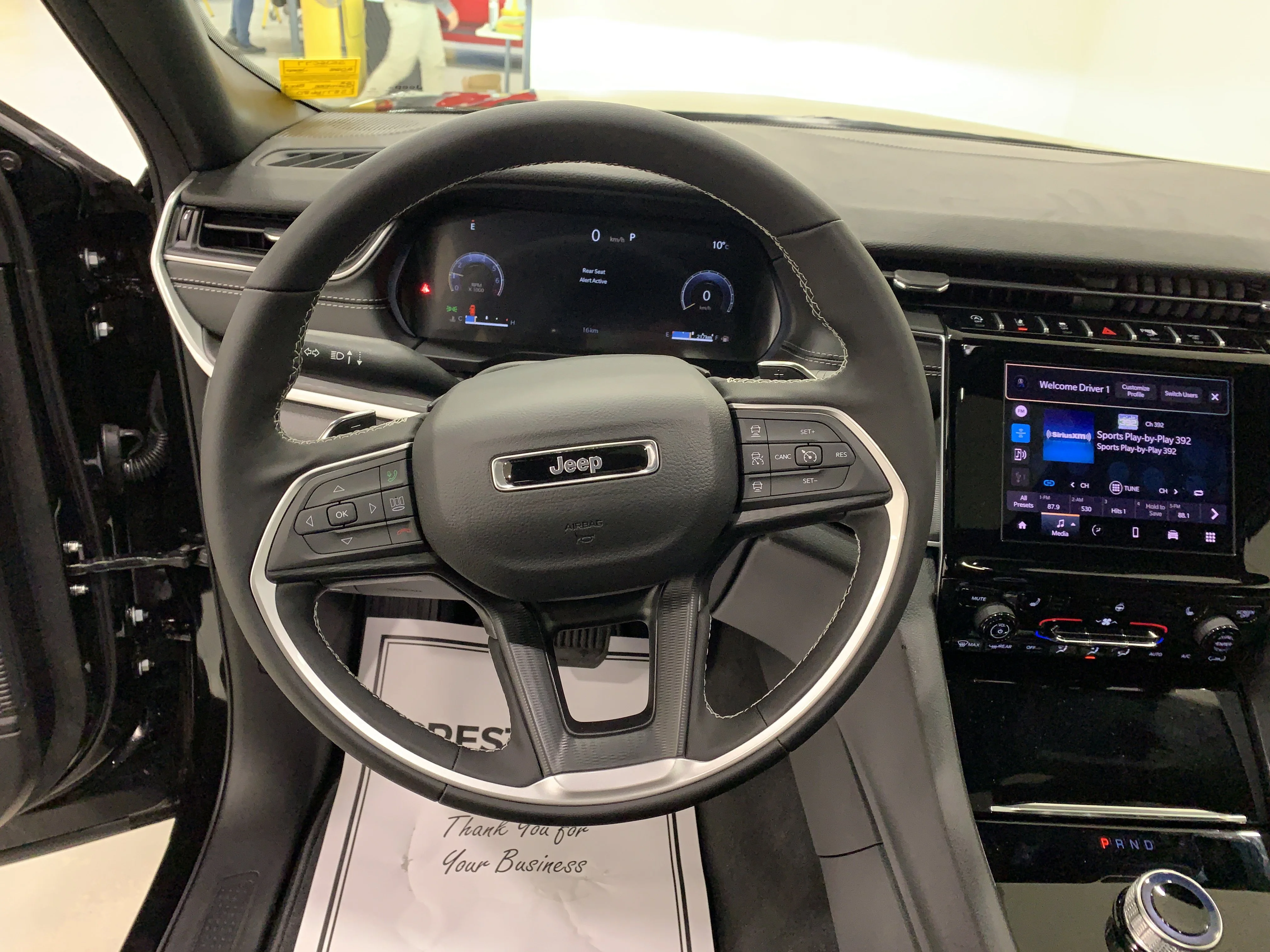 New 2025 Diamond Blk Crystal Pearl Jeep Altitude image 17