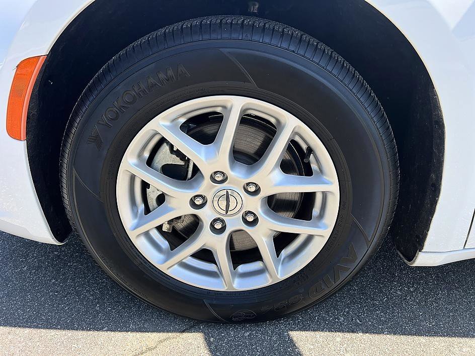 Used 2023 Bright White Clearcoat Chrysler Touring L image 9