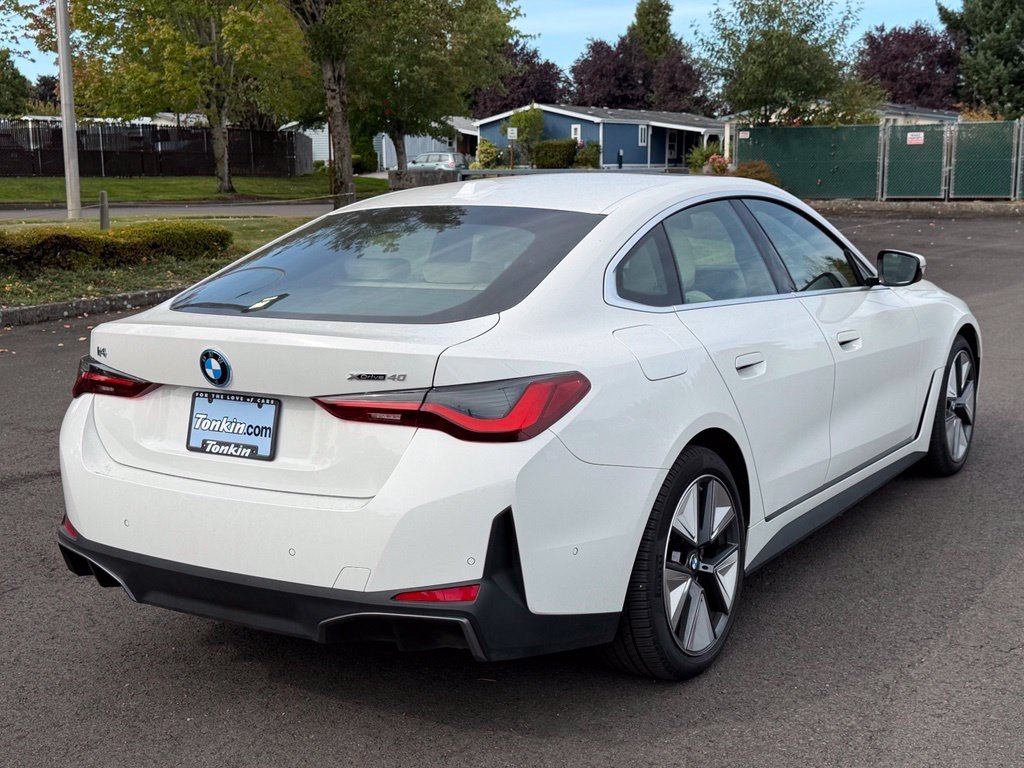 Used 2025 Alpine White BMW xDrive40 image 8