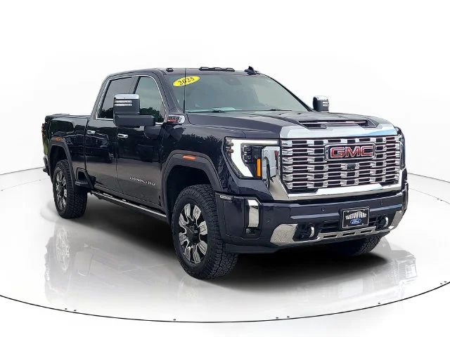 Used 2025 Silver GMC Denali image 3