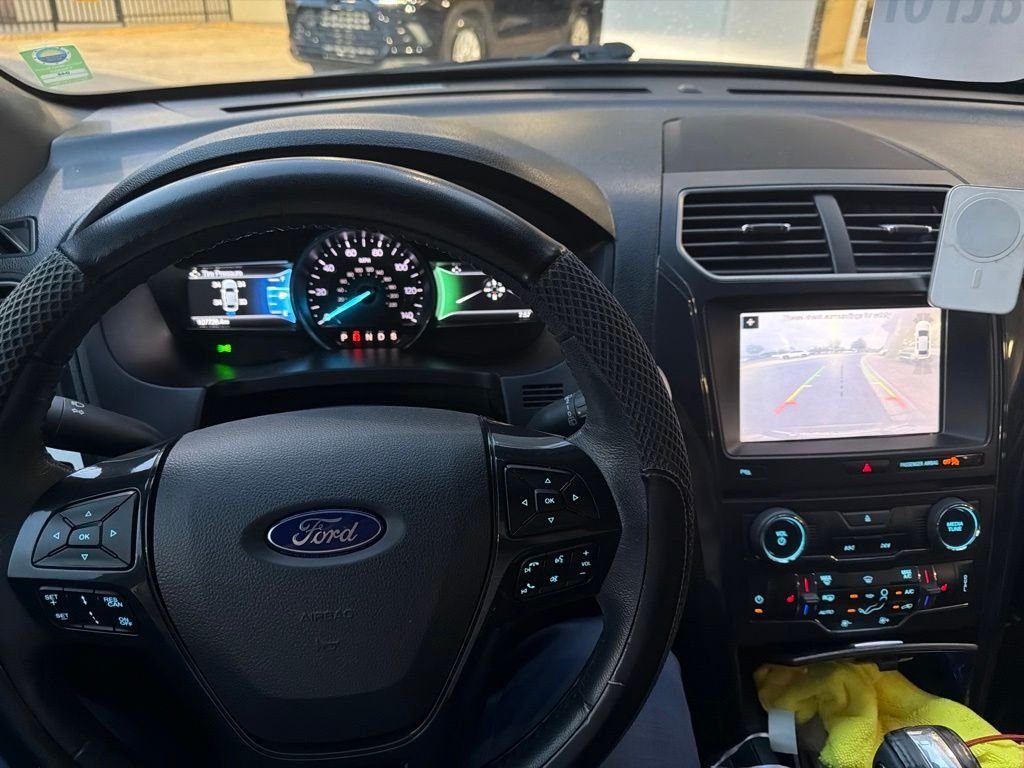 Used 2018 White Ford XLT image 3
