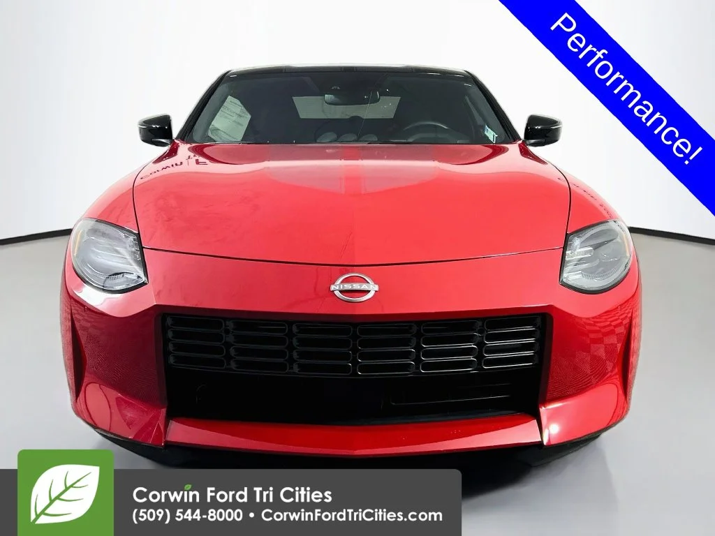 Used 2025 2t Red Blk Roof Nissan Performance image 3